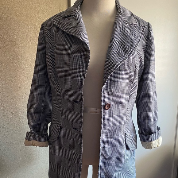 Blazer - Picture 2 of 6